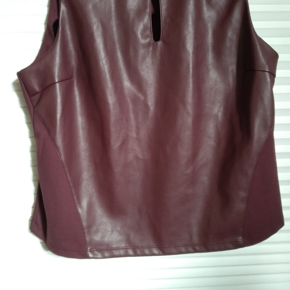 ☆NWT☆ Mark New York Burgundy Faux Leather Sleeveless Top Mock Neck With Keyhole - Picture 3 of 12